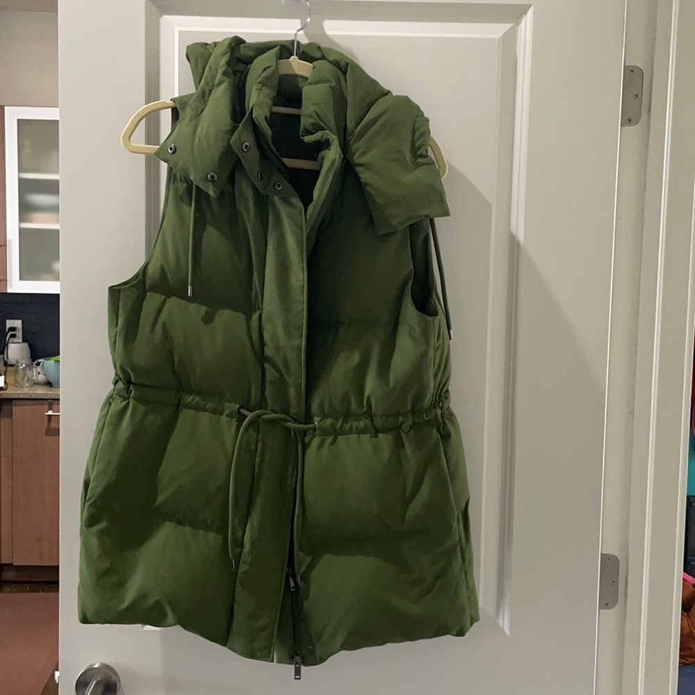 COS vest size 6.